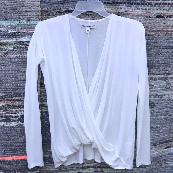 Abercrombie & Fitch oversized openfront twist top - Picture 5 of 8